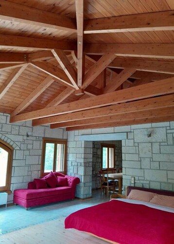 Einzimmerapartment "Tsarouxi Dorf 1" mit Bergblick, privater Terrasse und WLAN