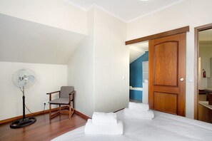 2 室のベッドルーム、アイロン / アイロン台、WiFi (無料)、ベッドシーツ