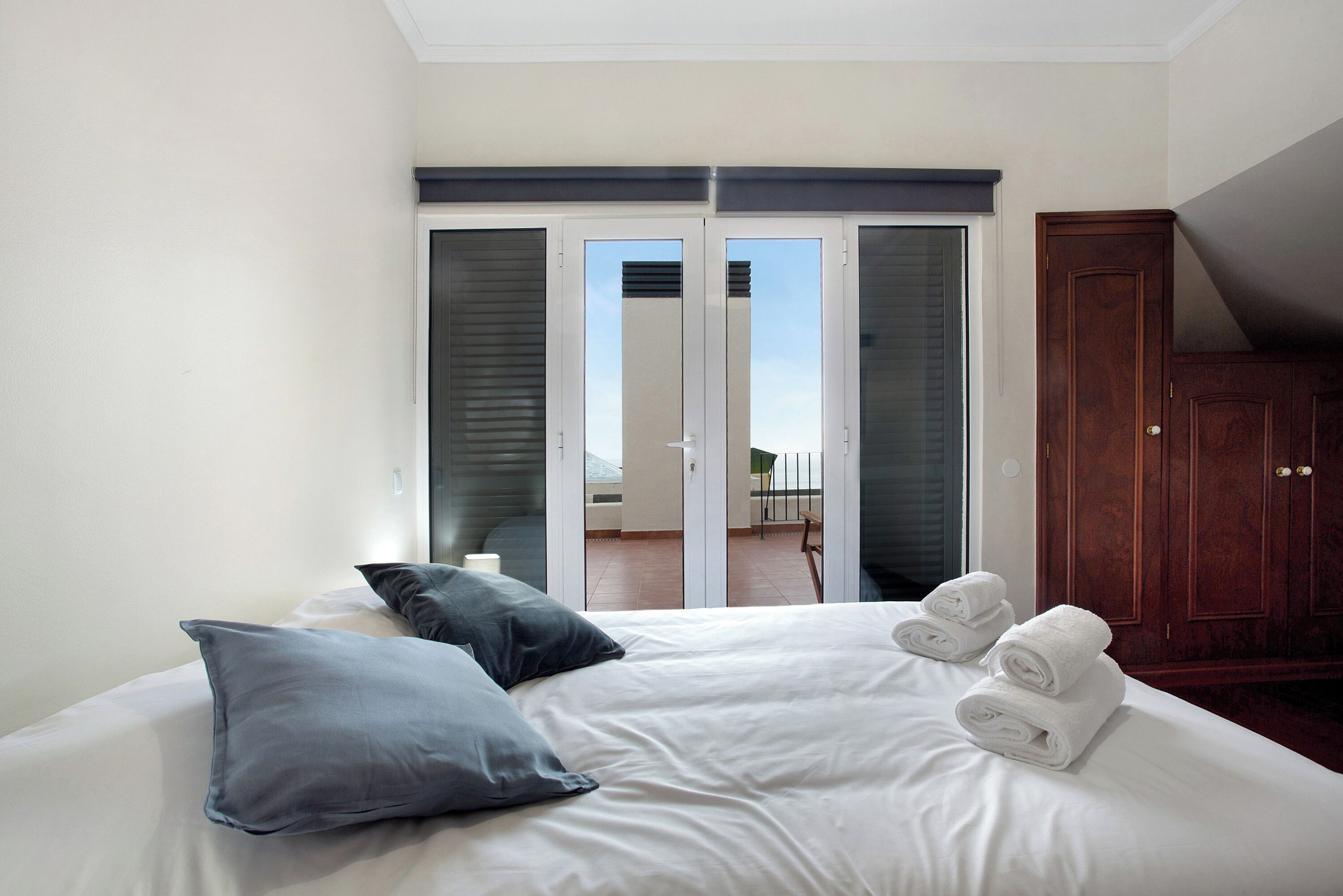 2 habitaciones, tabla de planchar con plancha y wifi gratis 