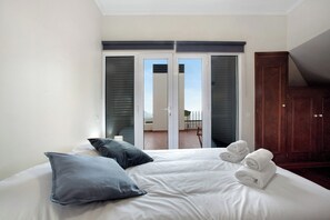 2 عدّة غرف نوم ومكواة/لوح كي وواي فاي مجانًا وملاءات أسرّة