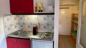 Fridge, microwave