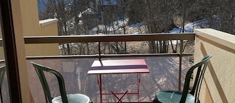Renovated studio with balcony, near gondola, 4 pax