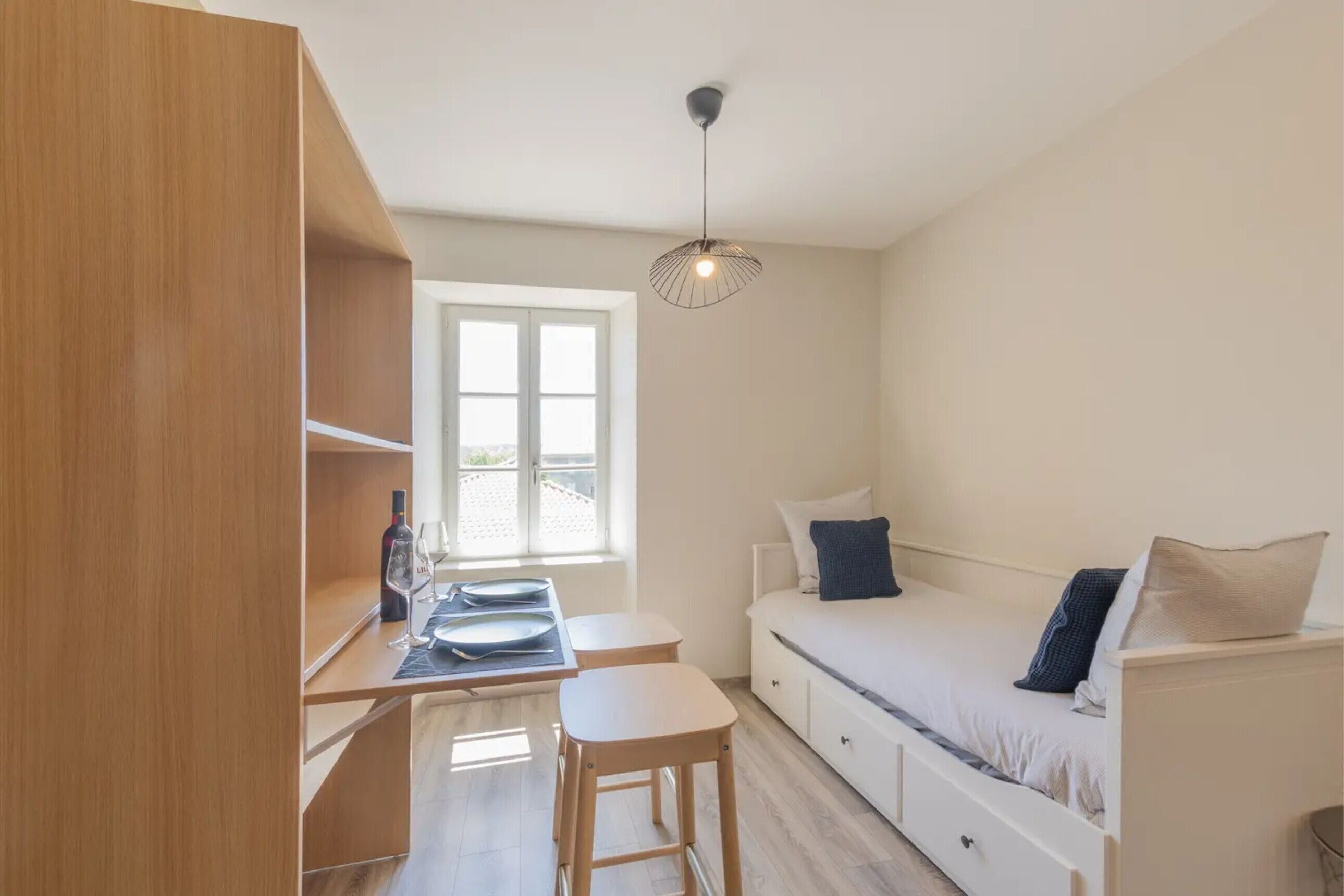 Free WiFi, bed sheets