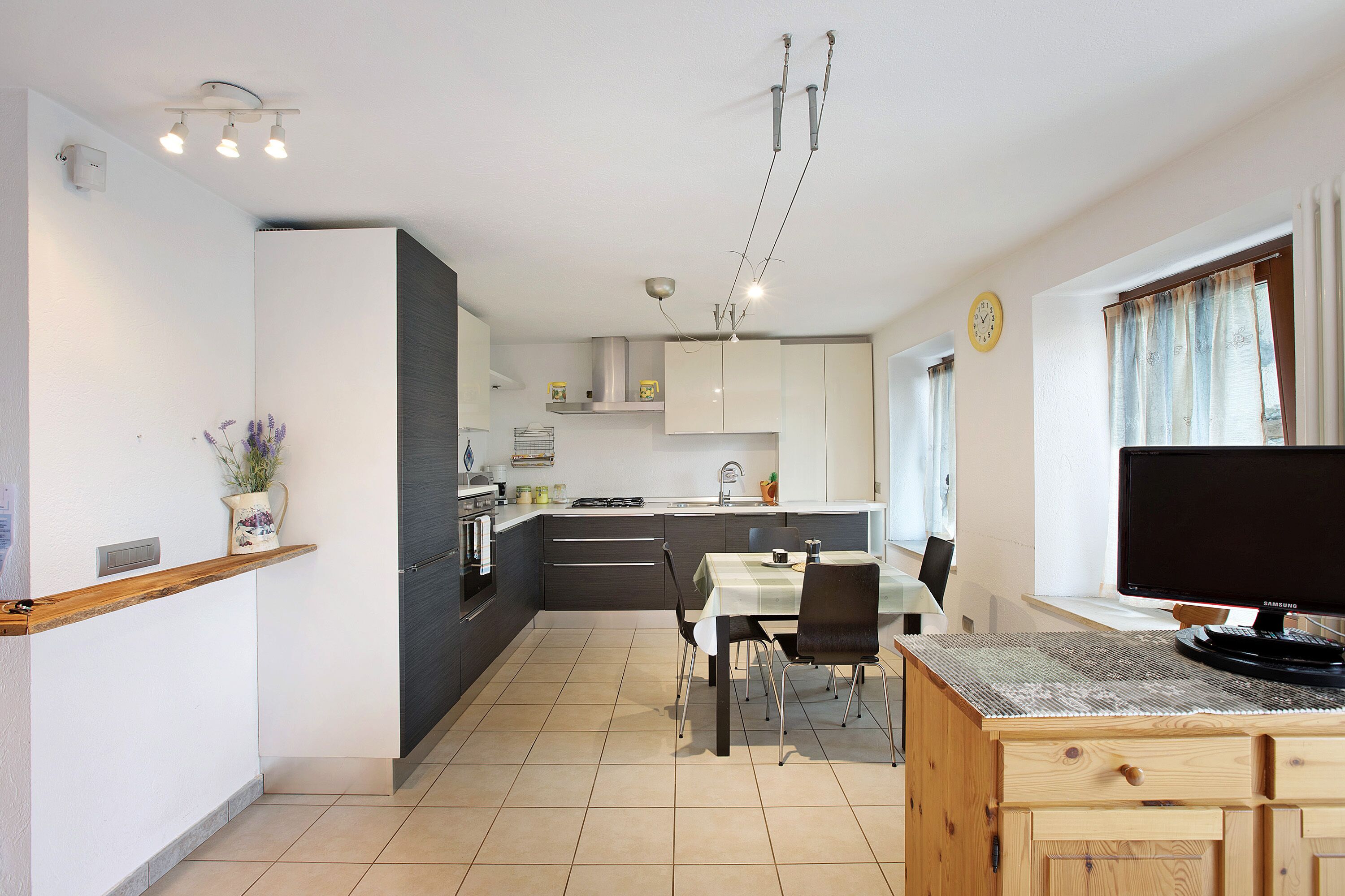 冰箱、微波炉、烤箱、炉灶