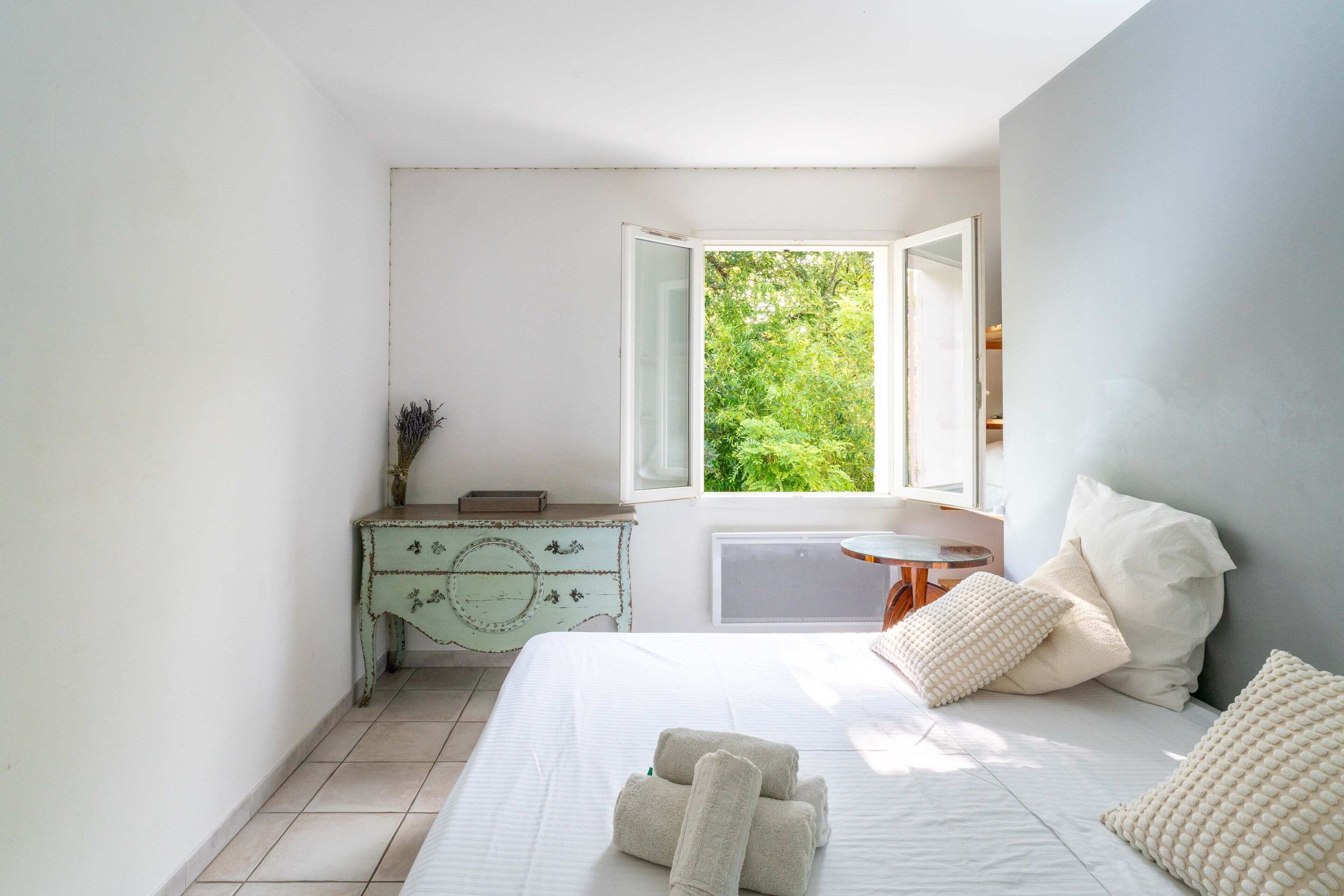 4 soverom, skrivebord, strykejern/-brett og wi-fi (inkludert)