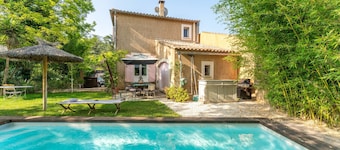 Villa 'Plein Coeur Du Luberon' with Private Pool, Private Terrace and Wi-Fi