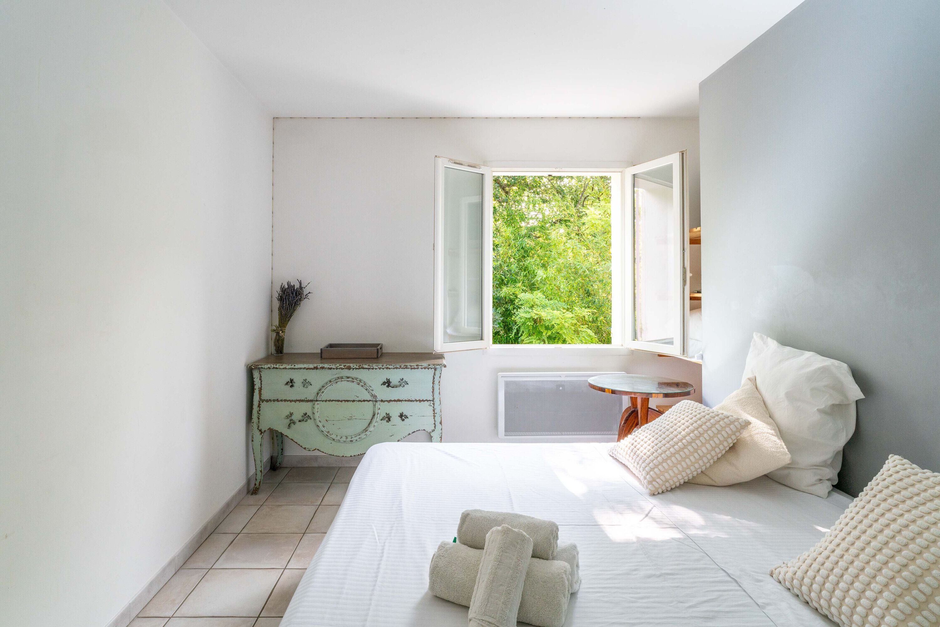 4 habitaciones, tabla de planchar con plancha y wifi gratis 