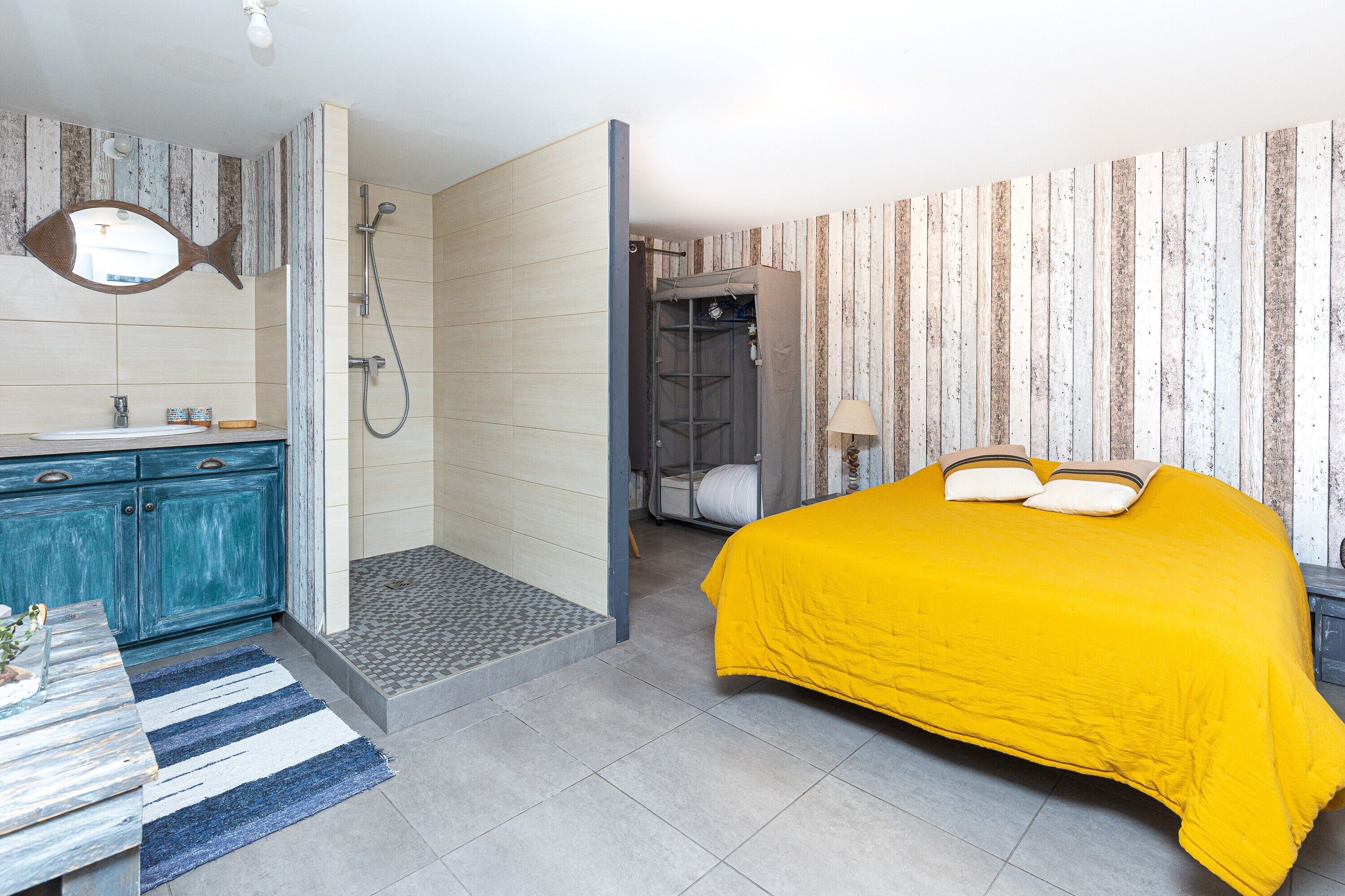 1 chambre, fer et planche à repasser, Wi-Fi gratuit