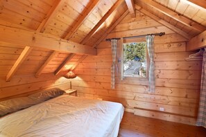 3 bedrooms, free WiFi, bed sheets - Chalet "Maison De Bois Finlandaise" with 2 Private Terraces & Balcony (Bolquère)