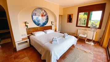 4 habitaciones, wifi gratis y ropa de cama