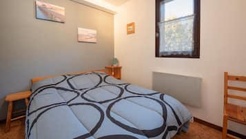 2 slaapkamers, een strijkplank/strijkijzer, wifi, beddengoed