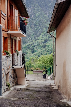 Property grounds. House in the Villarly-St Jean de Belleville Hamlet with Private Courtyard