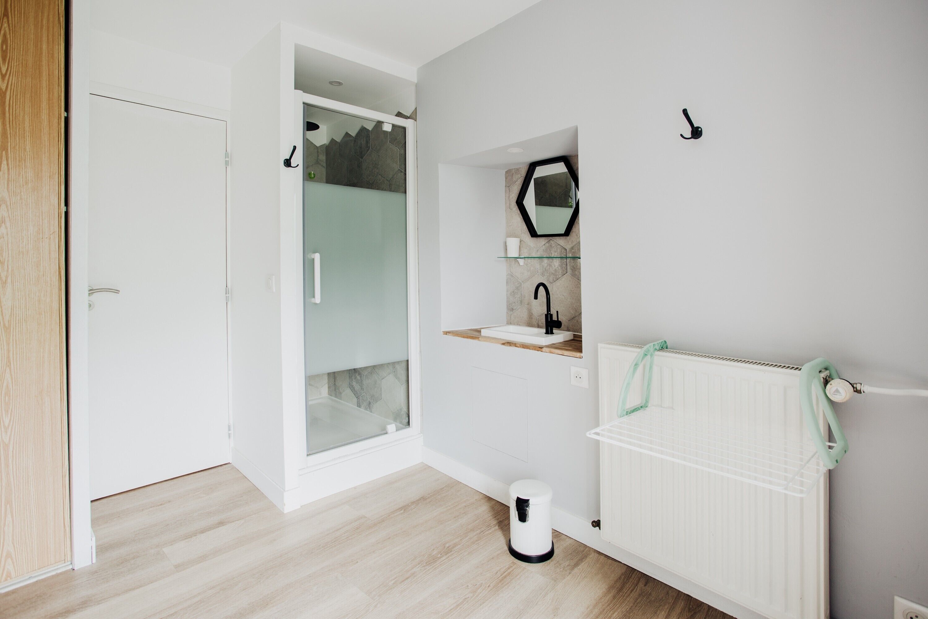 Bathtub, hair dryer
