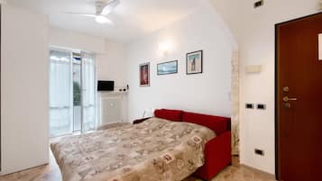 2 chambres, fer et planche à repasser, draps fournis