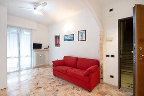 Living area - Apartment 'Le Vele' with Sea View, Shared Garden and Balcony (Albissola Marina)