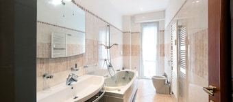 Apartment 'Le Vele' with Sea View, Shared Garden and Balcony