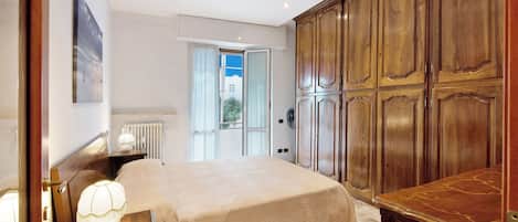 2 chambres, fer et planche à repasser, draps fournis