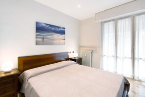 2 chambres, fer et planche à repasser, draps fournis