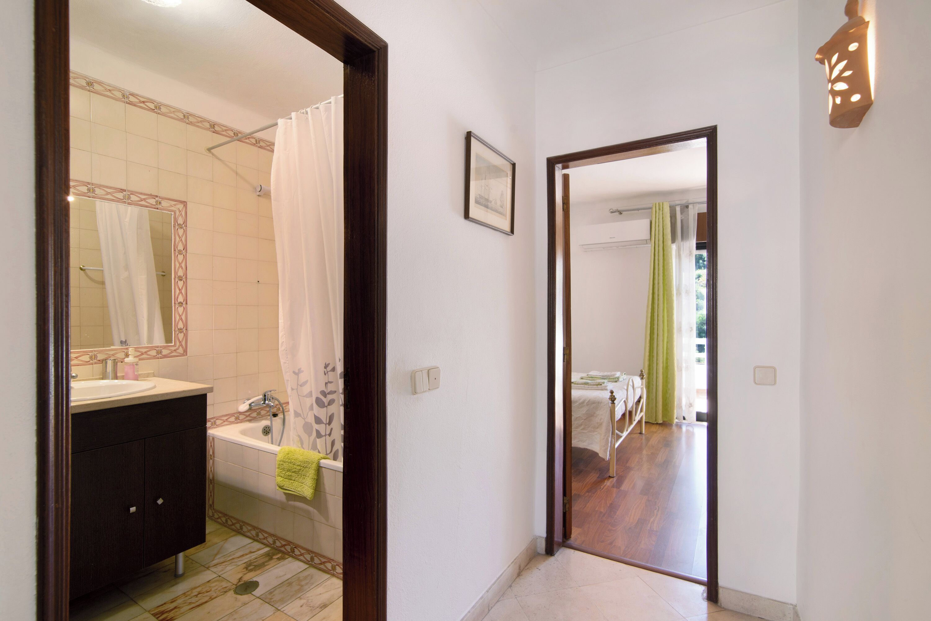 2 habitaciones, tabla de planchar con plancha y wifi gratis 