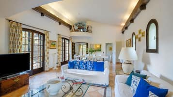 Télévision, cheminée