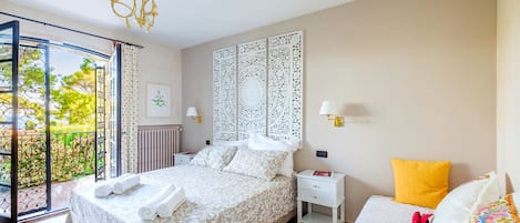 6 bedrooms, iron/ironing board, free WiFi, bed sheets
