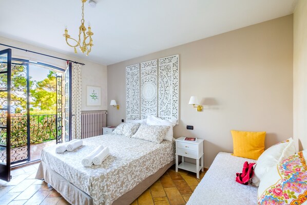 6 bedrooms, iron/ironing board, free WiFi, bed sheets