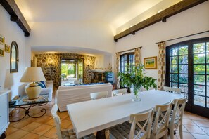 Dining - Villa 'Provenzale Clos De Minerve' with Private Pool, Private Terrace, and Wi-Fi (Cap d'Antibes)
