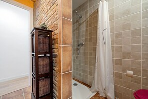 Shower, hair dryer, towels - Vacation Home "Delta Home" with Private Terrace & Wi-Fi (DELTEBRE)
