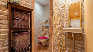 Bruser, hårtørrer, håndklæder