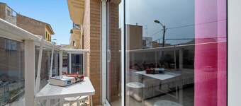Apartment 'Home' with Balcony, Wi-Fi and Air Conditioning