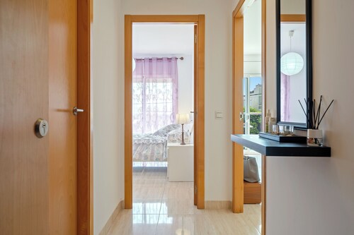 Appartement "Home" avec balcon, Wi-Fi et climatisation