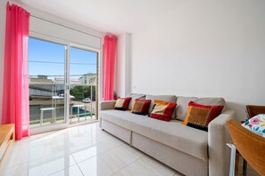 TV - Apartment 'Home' with Balcony, Wi-Fi and Air Conditioning (Deltebre)