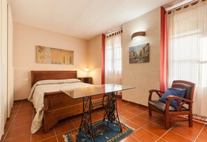 2 slaapkamers, een strijkplank/strijkijzer, gratis wifi, beddengoed