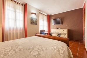 2 chambres, fer et planche Ă repasser, Wi-Fi gratuit, draps fournis