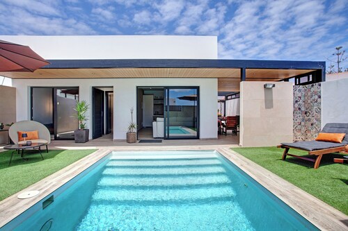 Vacation Home "Villa Toro" with Private Pool, 2 Private Terraces & Wi-Fi