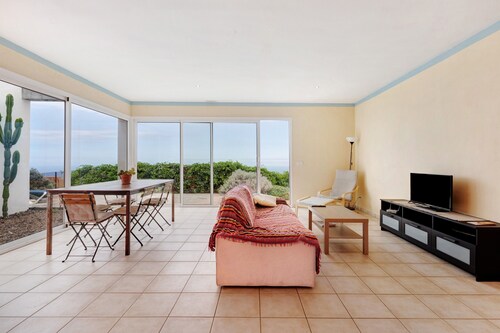 Holiday Home 'Casa Sirius' with Sea View, Private Terrace and Wi-Fi