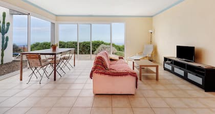 Holiday Home 'Casa Sirius' with Sea View, Private Terrace and Wi-Fi