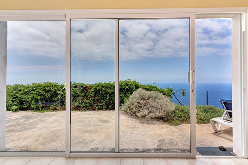 Holiday Home 'Casa Sirius' with Sea View, Private Terrace and Wi-Fi