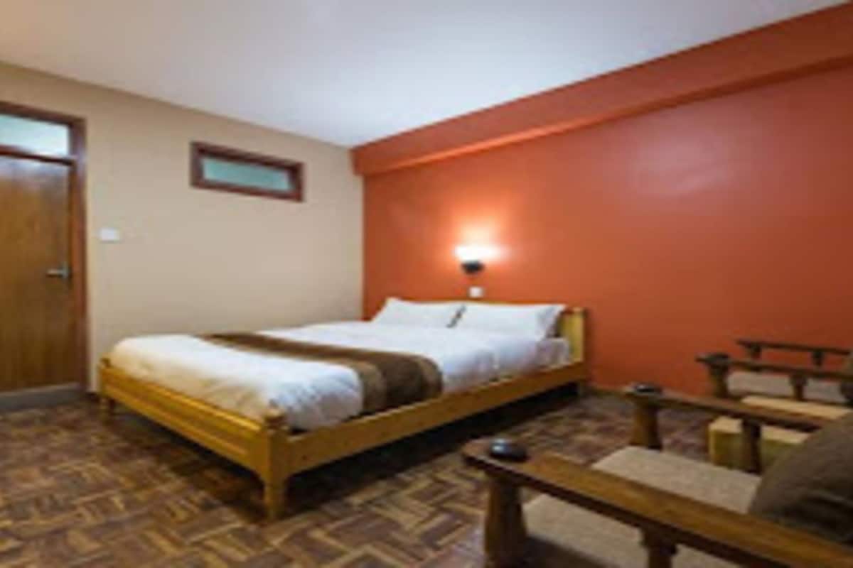Deluxe Single Room | Free WiFi, bed sheets