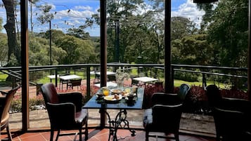 ์์นจ ์์ฌ ๋ฐ ์ ๋
 ์์ฌ ์ ๊ณต, ์ ์ ์ ๋ง