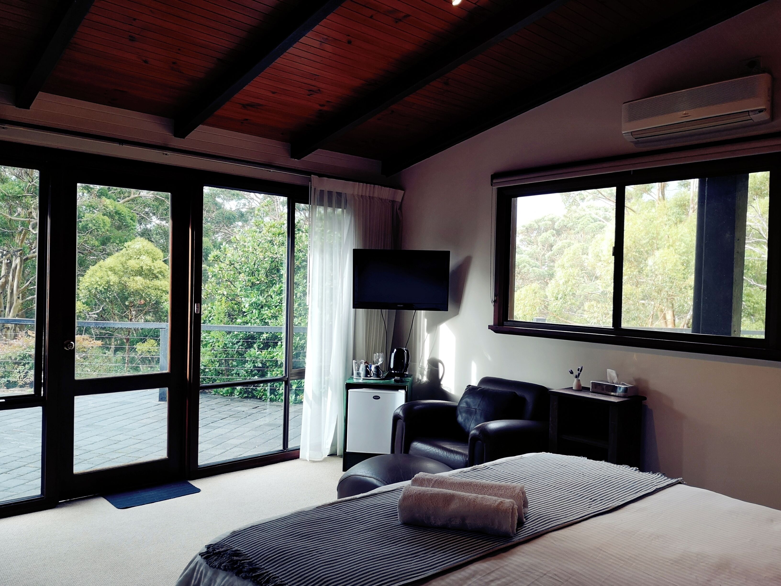 Standard Room | Individually decorated, individually furnished, blackout drapes