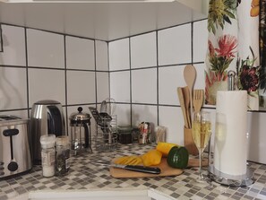 Casa de campo Deluxe | Cocina privada | Frigobar, microondas y tetera eléctrica 