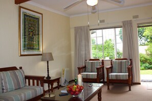 Småhus – deluxe | 1 soverom, skrivebord, skrivebord for bærbar PC og strykejern/-brett