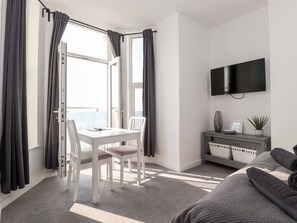 Decoración personalizada, muebles diferentes y wifi gratis