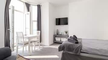 1 bedroom, individually decorated, individually furnished, free WiFi