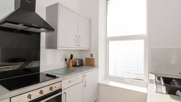 Cookware/dishes/utensils