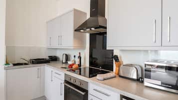 Cookware/dishes/utensils