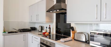 Cookware/dishes/utensils