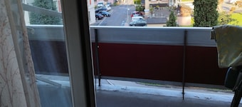 Furnished appartment vis-a-vis of railstation 5 min from lake at Montreux