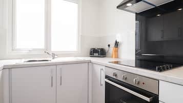Cookware/dishes/utensils